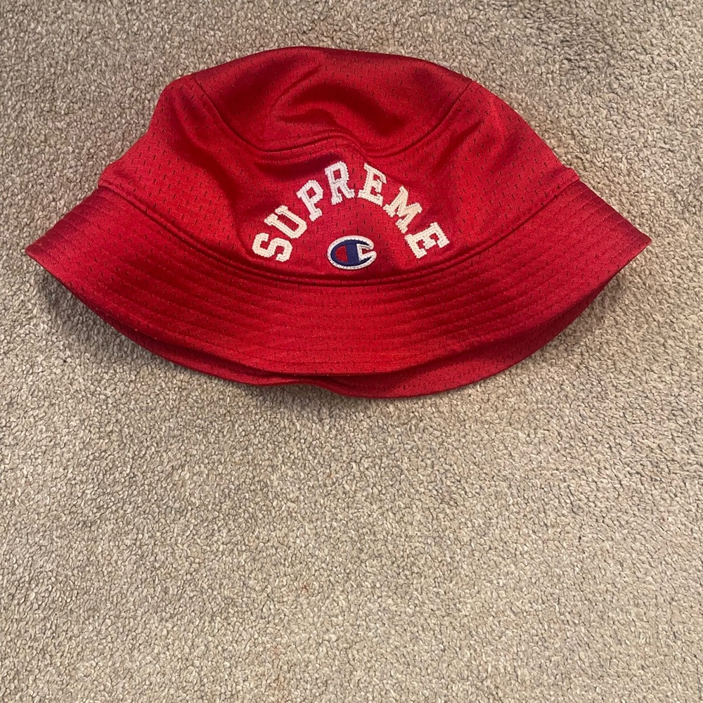 Supreme x champion mesh bucket size L/XL